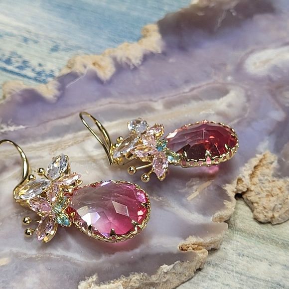 Elegant Butterfly Pink and Gold Teardrop Earrings. - Picture 7 of 9